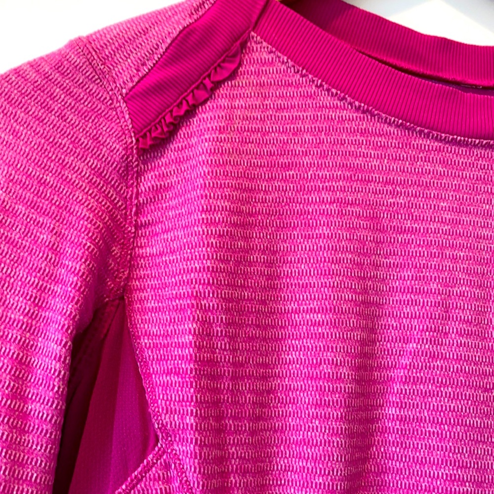 Super cute and comfy lululemon fitted top
